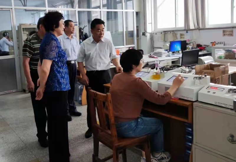淄博市政协主席毕荣青莅临三泵科森分析仪器研发中心视察指导